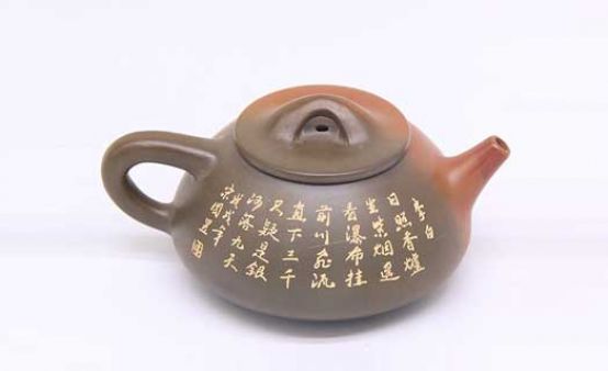 每一個喜歡坭興陶茶壺的人，都有一把心愛的提梁壺
